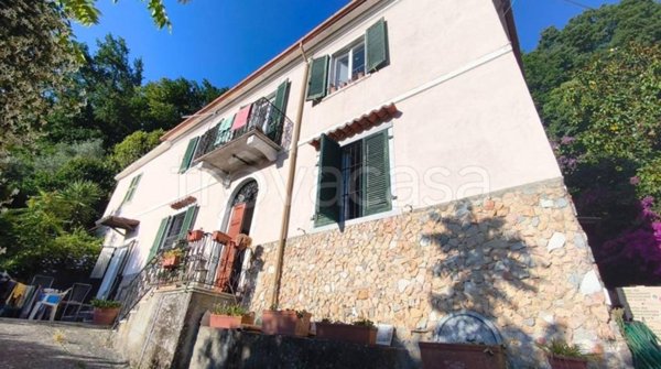 casa indipendente in vendita a Carrara in zona Centro Città