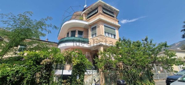 appartamento in vendita a Carrara in zona Centro Città