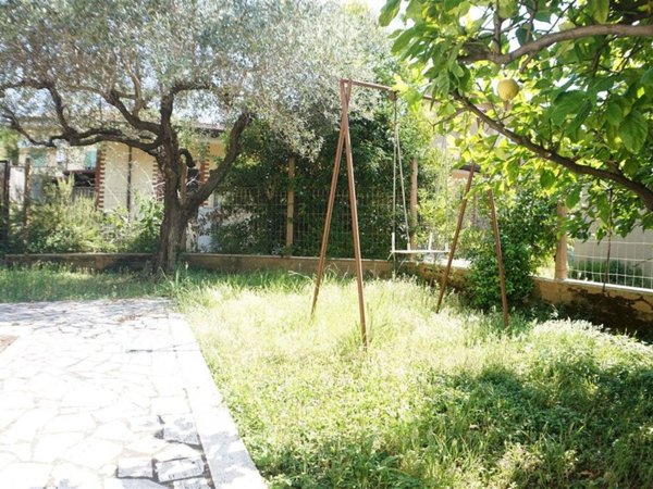 casa indipendente in vendita a Carrara in zona Gildona