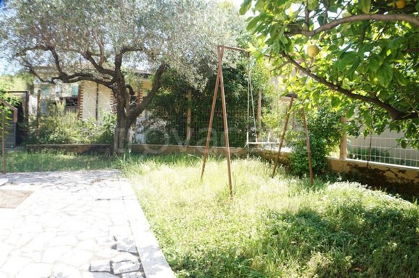 casa indipendente in vendita a Carrara in zona Gildona
