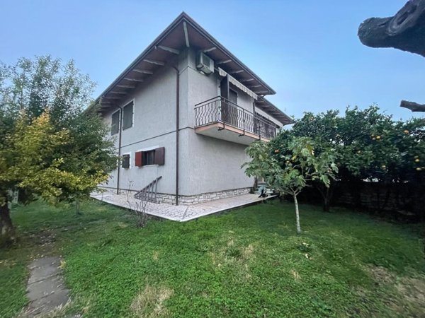 casa indipendente in vendita a Carrara in zona Sant'Antonio