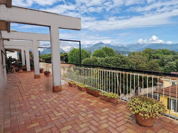 appartamento in vendita a Carrara in zona Marina di Carrara