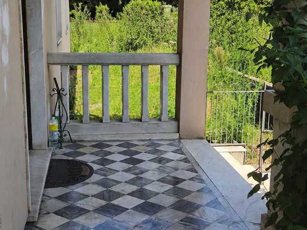 casa indipendente in vendita a Carrara in zona Avenza