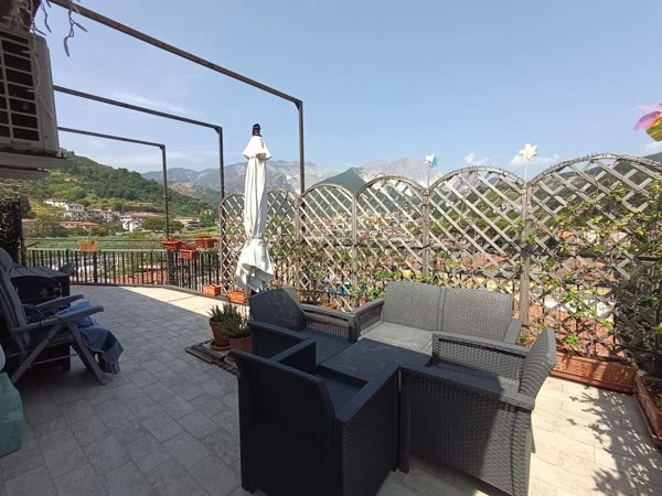 appartamento in vendita a Carrara in zona Fabbrica