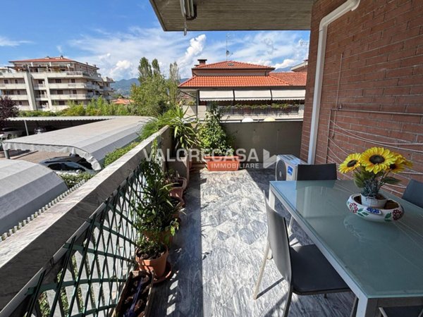 appartamento in vendita a Carrara in zona Marina di Carrara