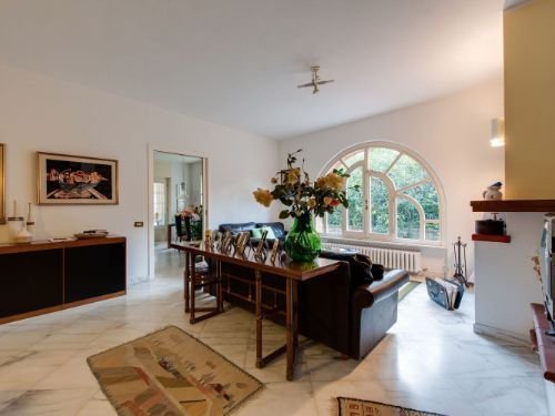 casa indipendente in vendita a Carrara in zona Marina di Carrara