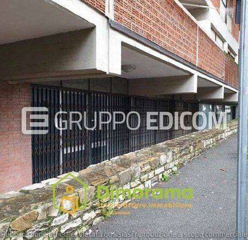 negozio in vendita a Carrara in zona Centro Città