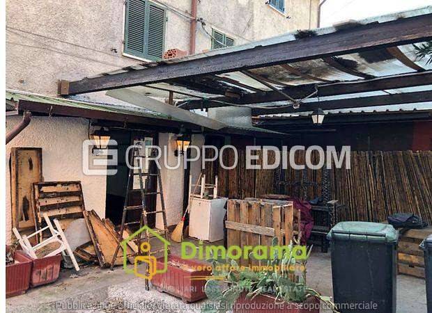 negozio in vendita a Carrara in zona Marina di Carrara