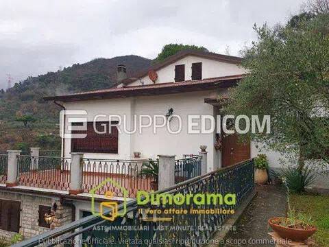 casa indipendente in vendita a Carrara in zona Codena