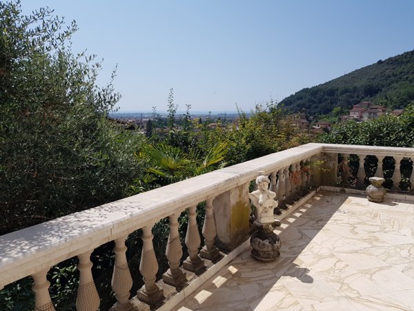 casa indipendente in vendita a Carrara in zona Fossola