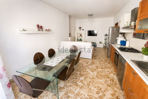 appartamento in vendita a Carrara in zona Marina di Carrara
