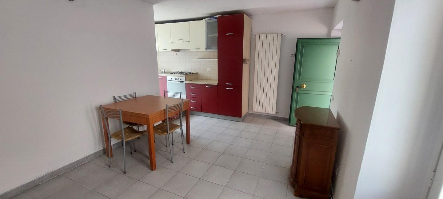 appartamento in vendita a Carrara in zona Codena