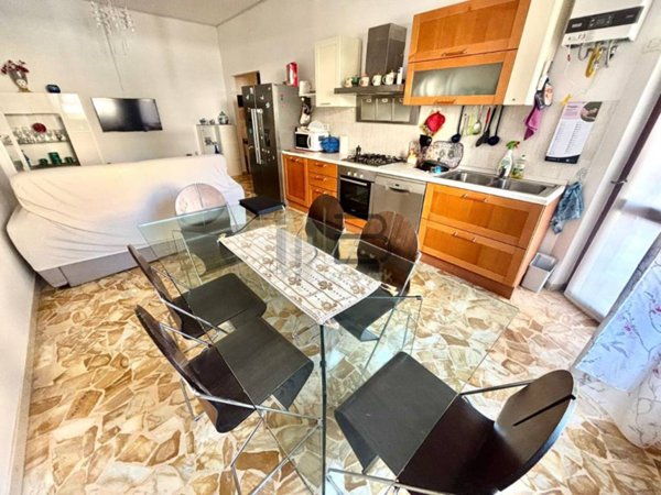 appartamento in vendita a Carrara in zona Marina di Carrara