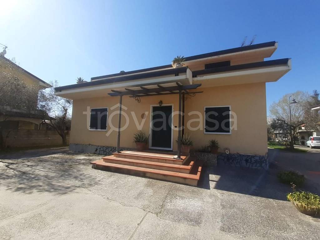 casa indipendente in vendita a Carrara in zona Battilana