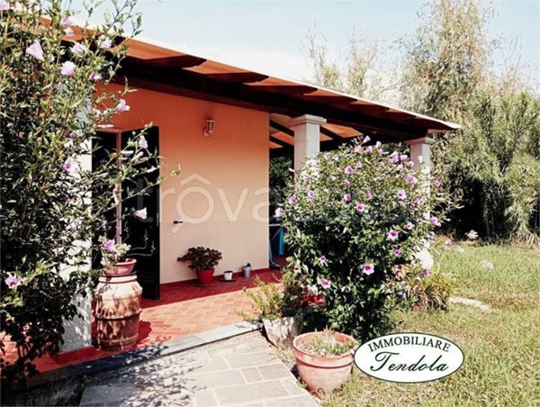 casa indipendente in vendita a Carrara in zona Fossone