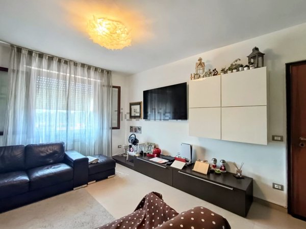 appartamento in vendita a Carrara in zona Marina di Carrara