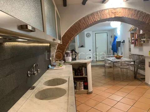 casa indipendente in vendita a Carrara in zona Centro Città