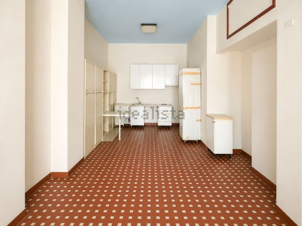 locale commerciale in vendita a Carrara in zona Gildona