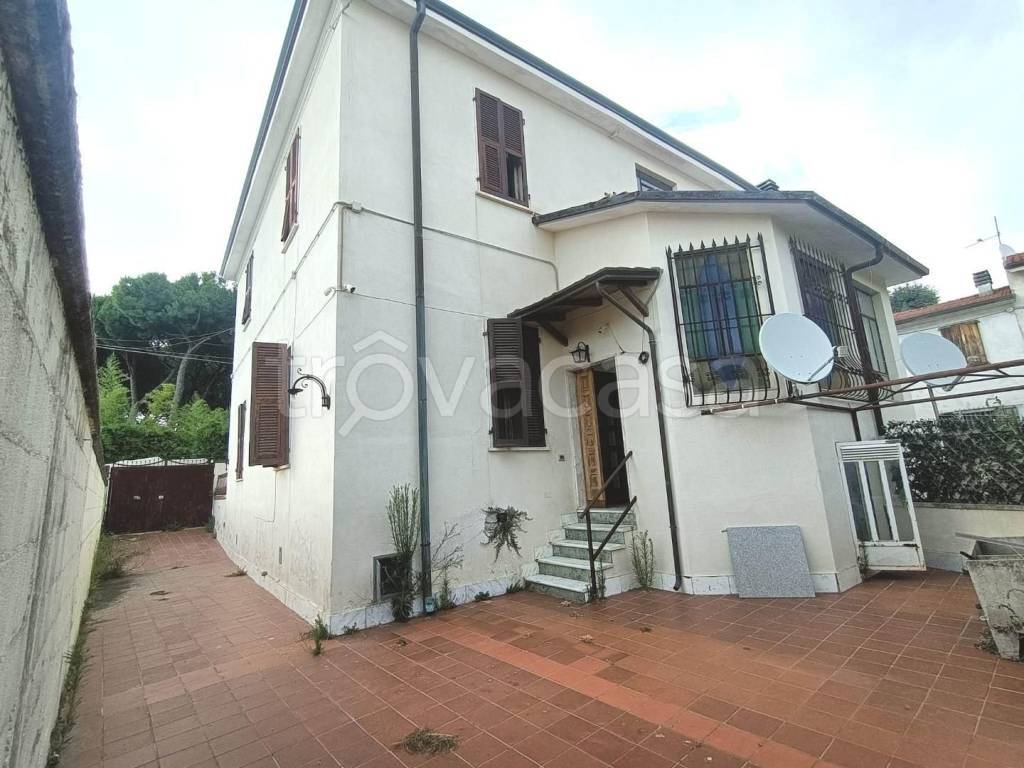 casa indipendente in vendita a Carrara in zona Sant'Antonio