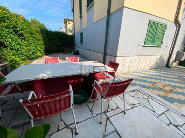 appartamento in vendita a Carrara in zona Marina di Carrara