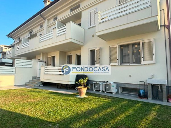appartamento in vendita a Carrara in zona Marina di Carrara