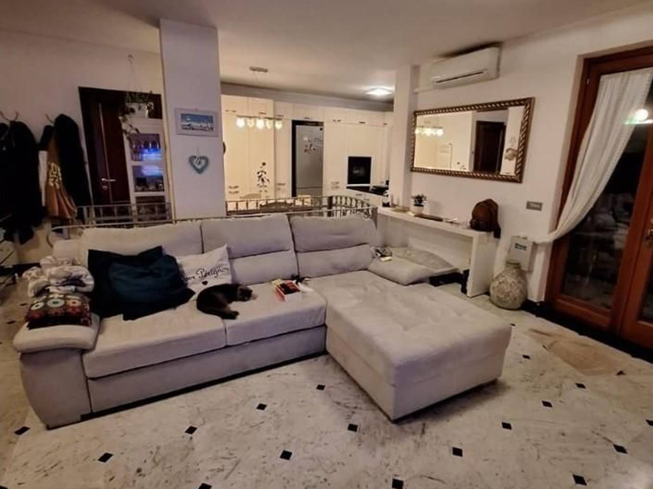appartamento in vendita a Carrara in zona Marina di Carrara