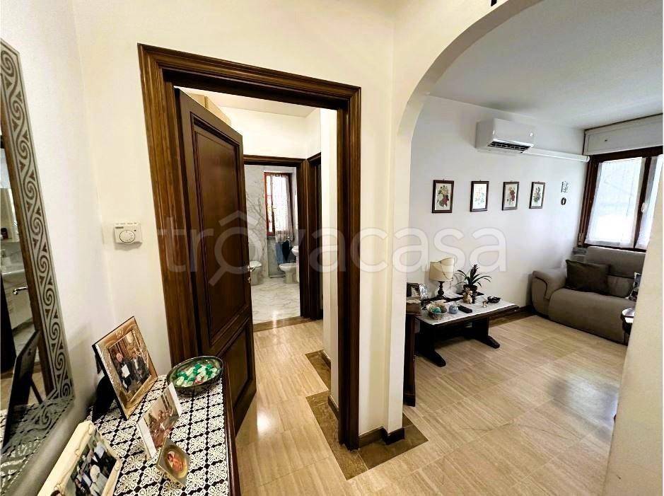 appartamento in vendita a Carrara in zona Marina di Carrara