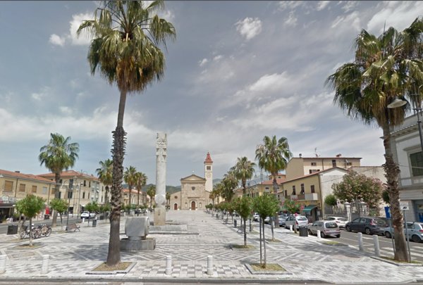 ufficio in vendita a Carrara in zona Marina di Carrara