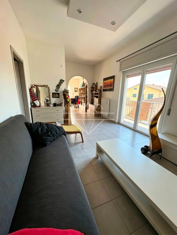 casa semindipendente in vendita a Carrara in zona Avenza