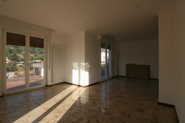 appartamento in vendita a Carrara in zona Fabbrica