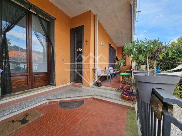 appartamento in vendita a Carrara in zona Avenza