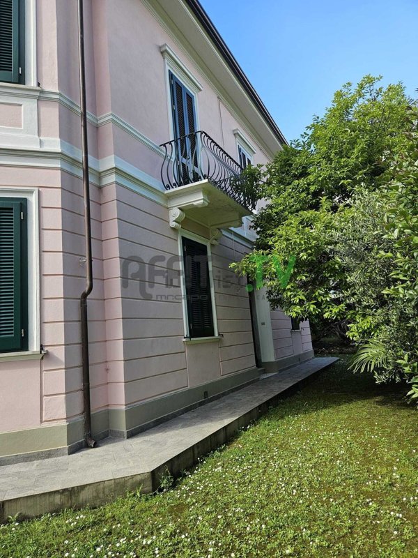casa indipendente in vendita a Carrara in zona Gildona