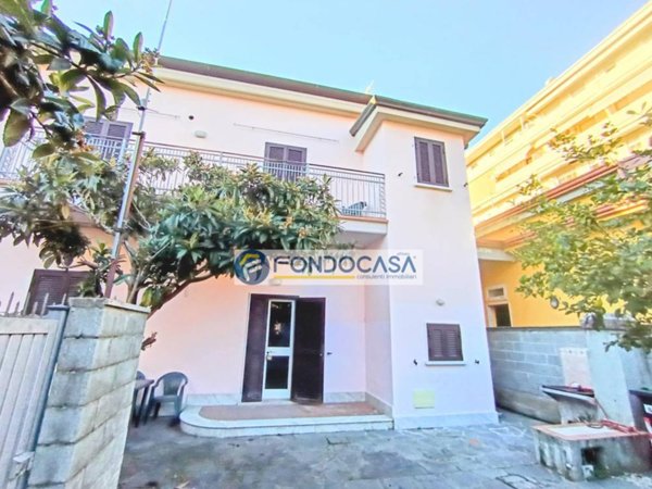 casa indipendente in vendita a Carrara in zona Marina di Carrara