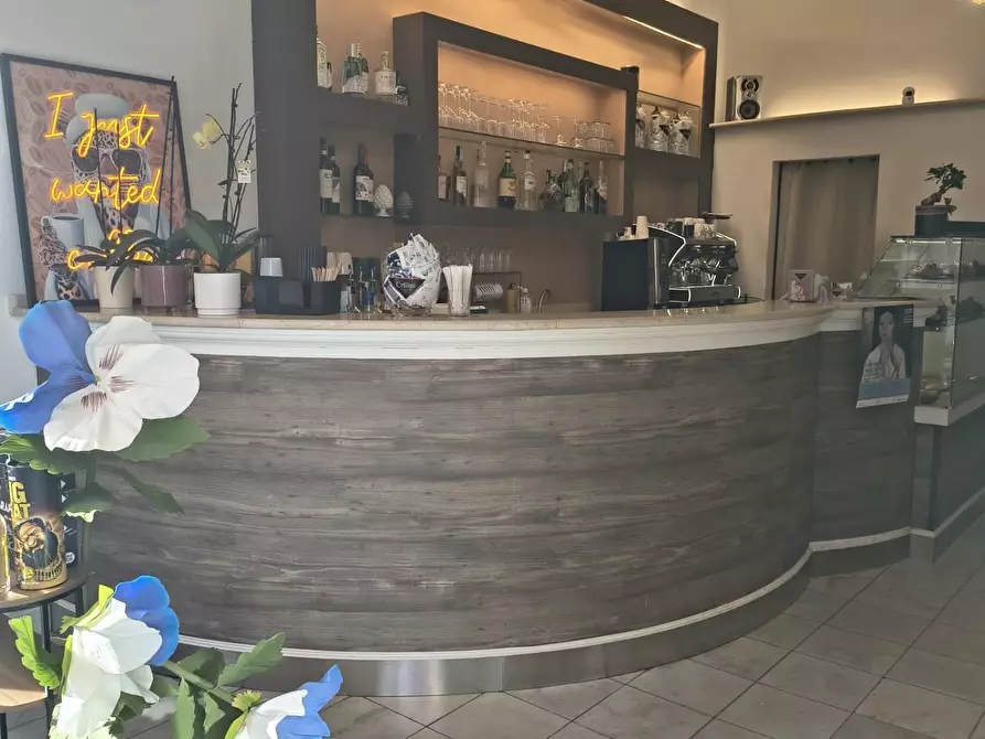 negozio in vendita a Carrara in zona Marina di Carrara
