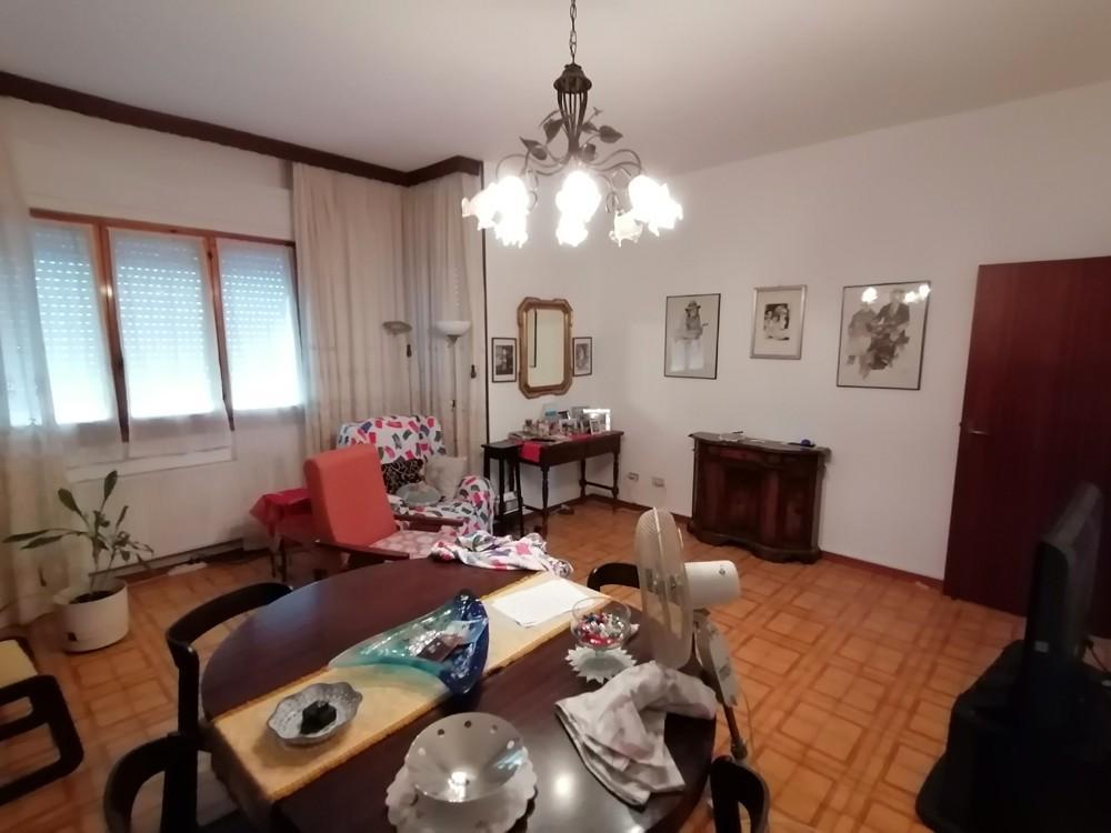 appartamento in vendita a Carrara in zona Avenza