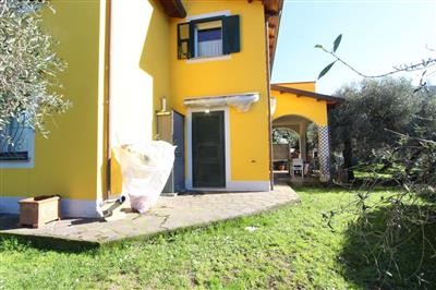 casa indipendente in vendita a Carrara
