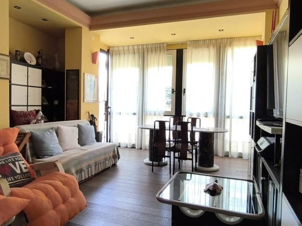 appartamento in vendita a Carrara in zona Marina di Carrara