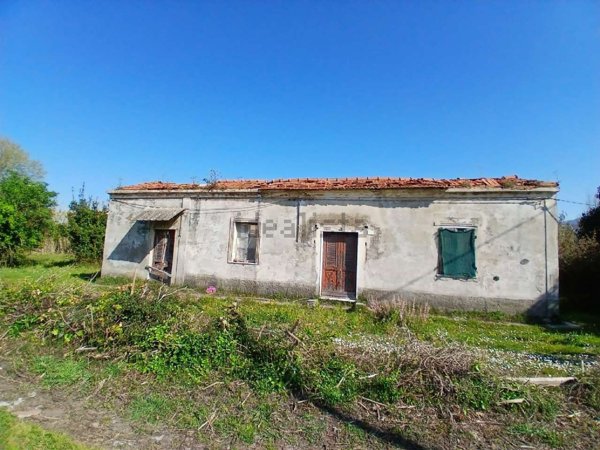 appartamento in vendita a Carrara in zona Avenza