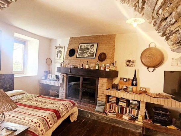 casa indipendente in vendita a Carrara in zona Fossola
