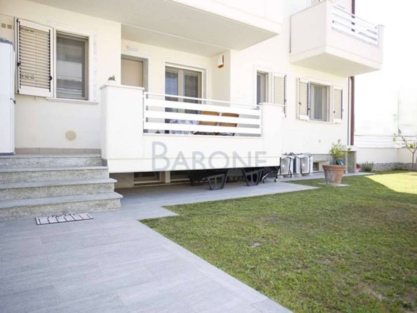 appartamento in vendita a Carrara in zona Marina di Carrara