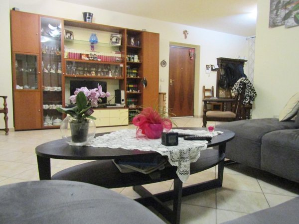 casa semindipendente in vendita a Carrara in zona Avenza