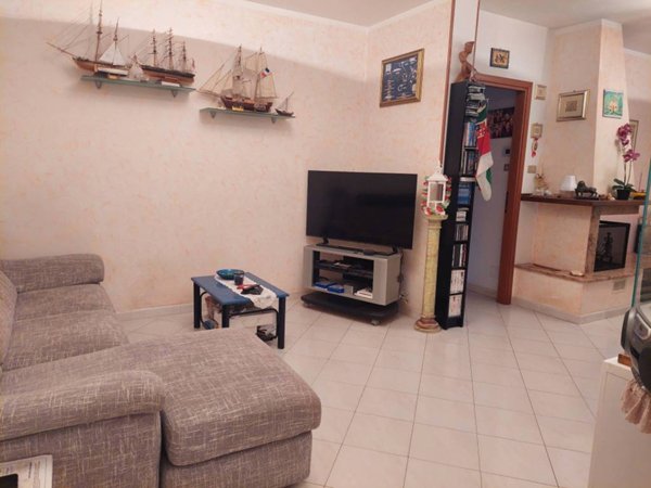 appartamento in vendita a Carrara in zona Avenza