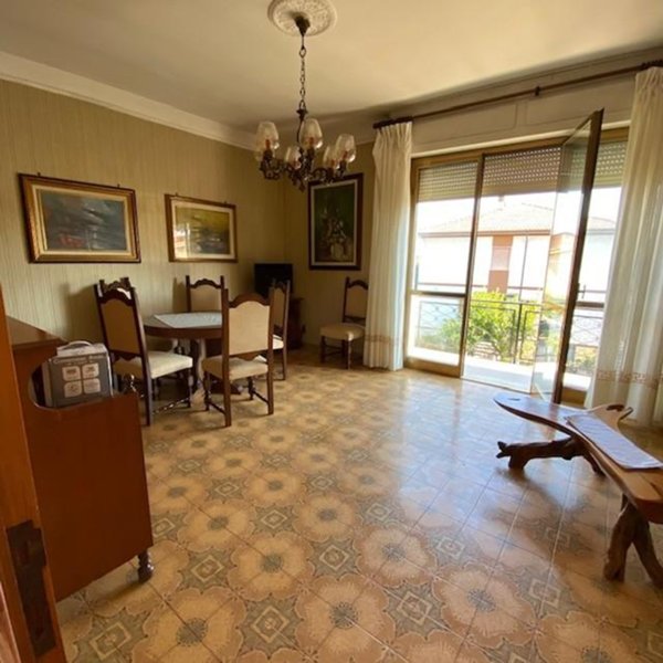 casa indipendente in vendita a Carrara in zona Marina di Carrara