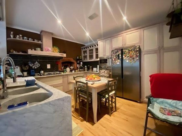 casa indipendente in vendita a Carrara in zona Fossola