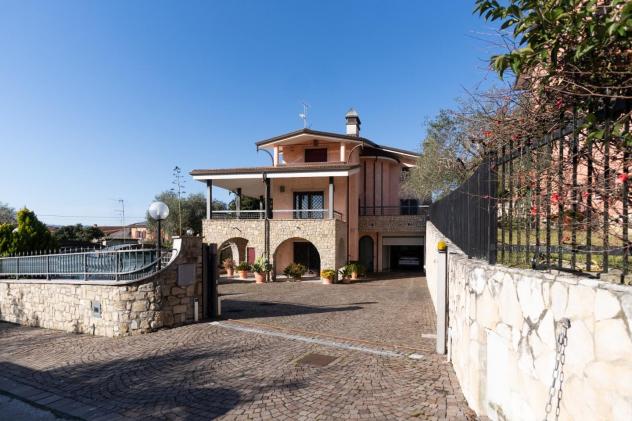 casa indipendente in vendita a Carrara in zona Fossone