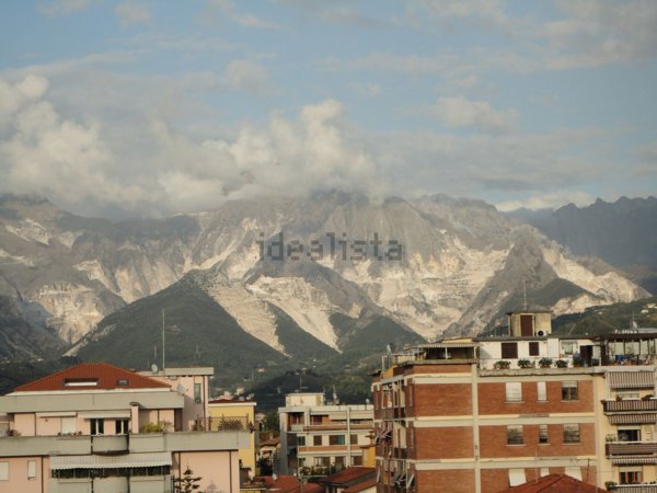 appartamento in vendita a Carrara in zona Marina di Carrara