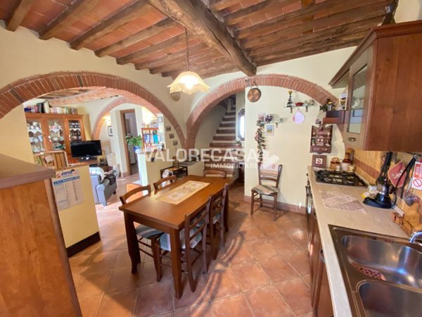 casa indipendente in vendita a Carrara in zona Stabbio