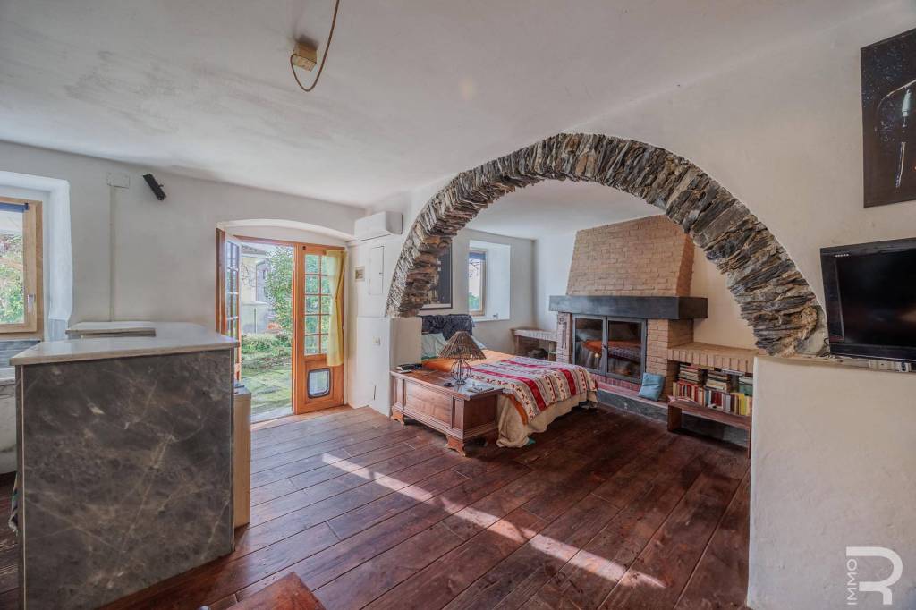 casa indipendente in vendita a Carrara in zona Avenza
