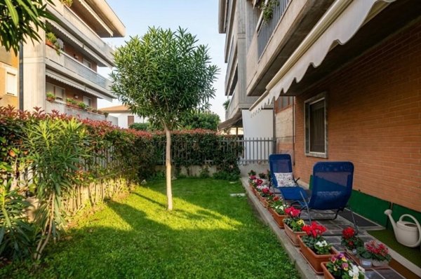 appartamento in vendita a Carrara in zona Marina di Carrara