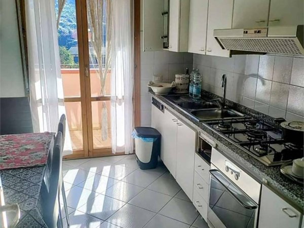appartamento in vendita a Carrara in zona Bonascola